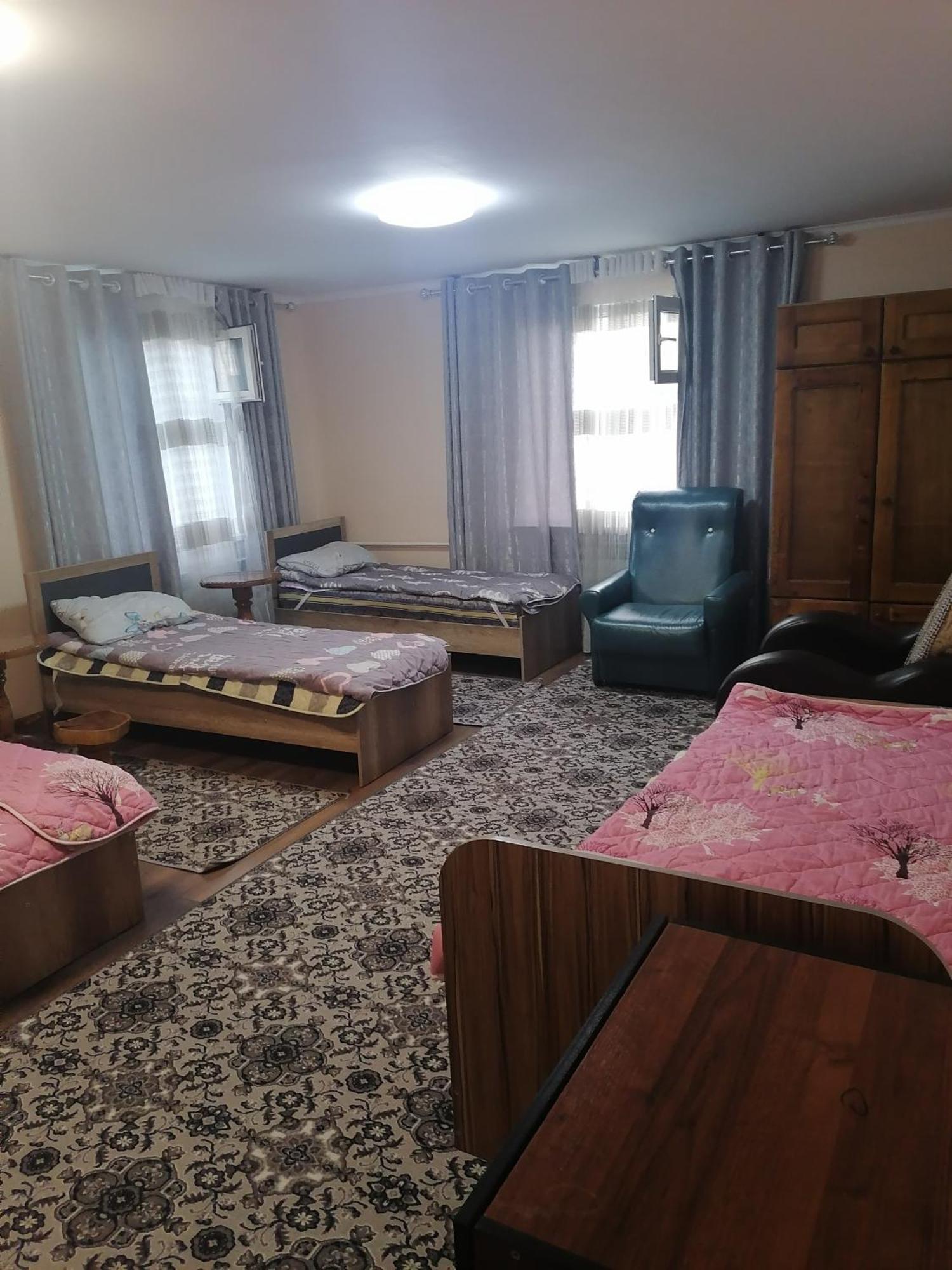 Altyn Bulak Guest Hause Hotel Karakol Luaran gambar